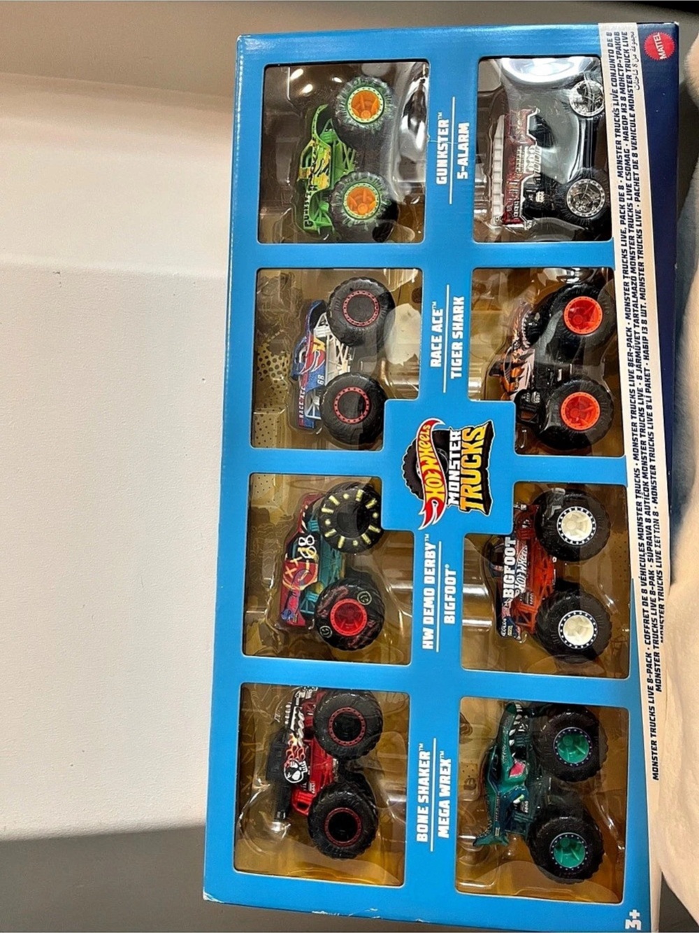 Hot Wheels 8-Car Team Transporters Set NWT